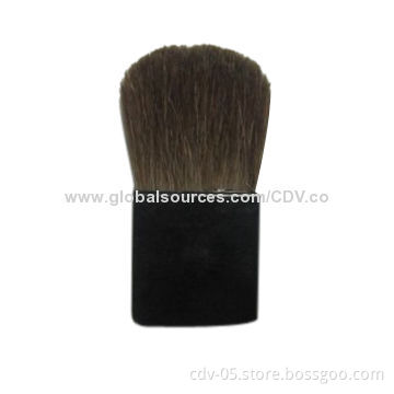 Makeup blush brush with pony bristles and plastic handle
